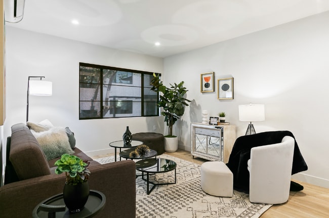 221 Lucas Ave in Los Angeles, CA - Building Photo - Building Photo