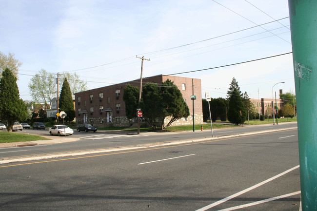 7931-7933 Castor Ave in Philadelphia, PA - Foto de edificio - Building Photo