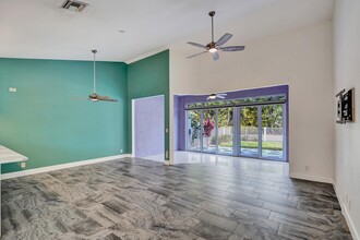 8062 Cassia Dr in Boynton Beach, FL - Building Photo - Building Photo