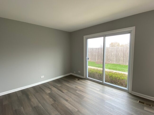 623 Robin Ct in Grayslake, IL - Building Photo - Building Photo