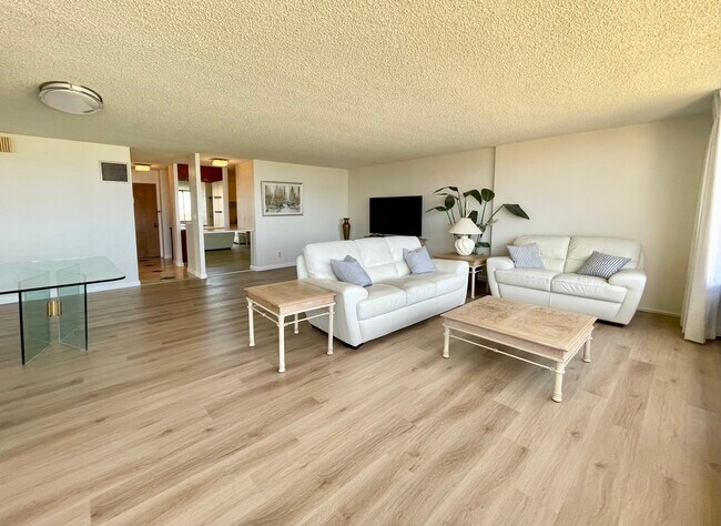 1910 Ala Moana Blvd, Unit 36B in Honolulu, HI - Building Photo - Building Photo