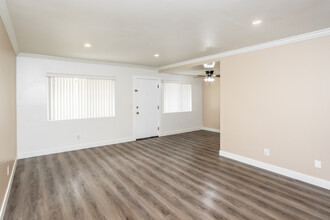 Pacific Park in Costa Mesa, CA - Building Photo - Interior Photo