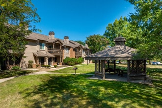 Pointe Inverness in Fort Wayne, IN - Building Photo - Building Photo