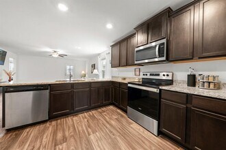 216 Wincanton Ln in Jarrell, TX - Building Photo - Building Photo