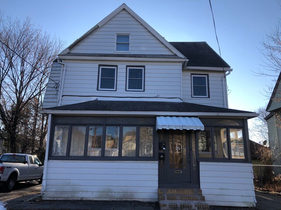 25 Downs Ave, Unit 2 in Binghamton, NY - Foto de edificio