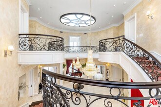 2229 Summitridge Dr in Beverly Hills, CA - Building Photo - Building Photo