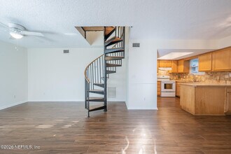 597 Sturdivant Ave in Atlantic Beach, FL - Building Photo - Building Photo