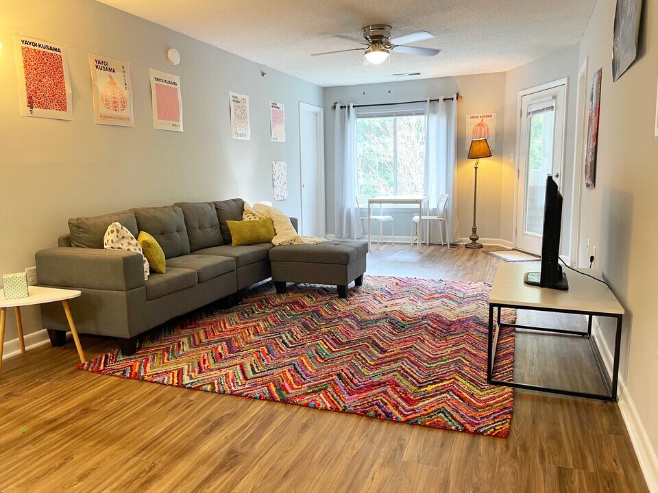 1411 Collegiate Cir, Unit 1 in Raleigh, NC - Building Photo