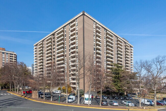 Regency in McLean, VA - Building Photo - Building Photo