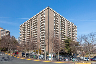 Regency in McLean, VA - Foto de edificio - Building Photo