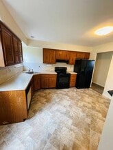 9 Conway Ct in Glen Cove, NY - Building Photo - Building Photo