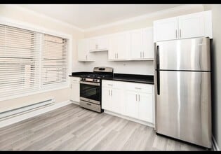 536 1/2 W Cornelia Ave in Chicago, IL - Building Photo - Building Photo
