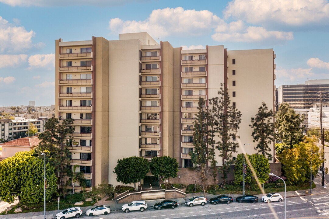 321 S San Vicente Blvd, Unit #805 in Los Angeles, CA - Foto de edificio