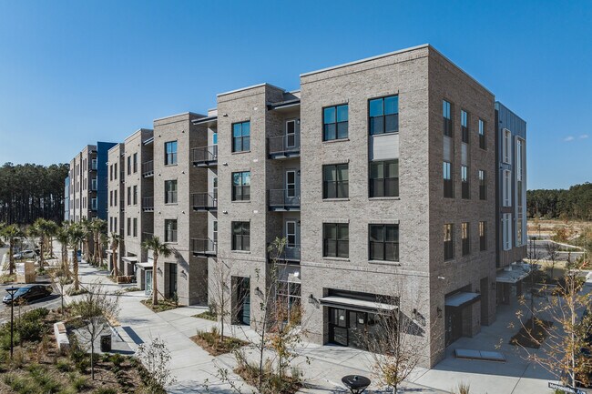 1000 Metropolitan Residential in Summerville, SC - Foto de edificio - Building Photo