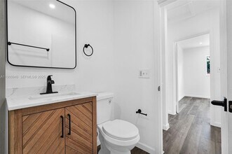 2212 Roosevelt St-Unit -1 in Hollywood, FL - Building Photo - Building Photo