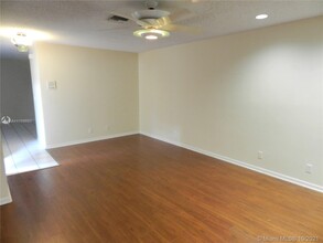 11196 Longboat Dr in Hollywood, FL - Building Photo - Building Photo
