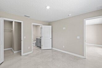 923 E Clifford Ave in Eustis, FL - Foto de edificio - Building Photo