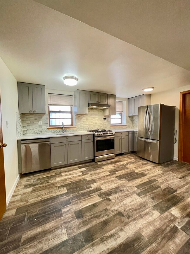 230 Webster Ave in Jersey City, NJ - Building Photo - Building Photo