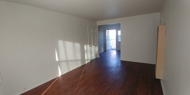 418 E Freeland St, Unit 1 in Long Beach, CA - Foto de edificio - Building Photo