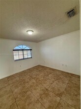 6843 W 36th Ave in Hialeah, FL - Building Photo - Building Photo