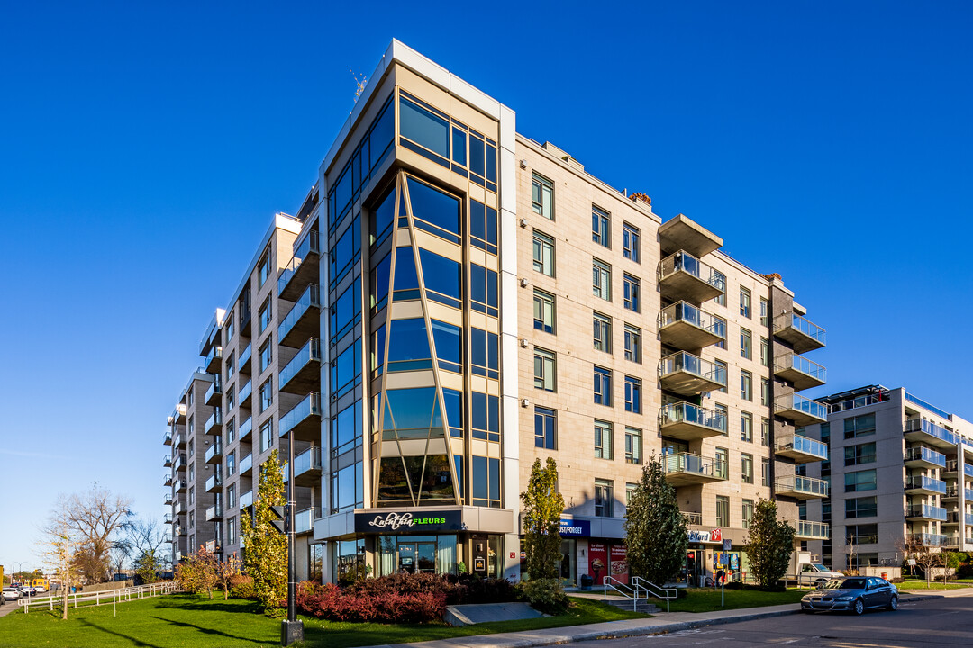 Les Sommets Des Bois Francs in Montréal, QC - Building Photo