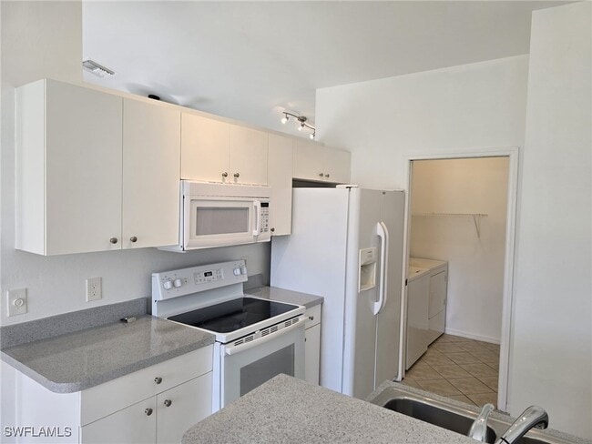 402 NE 23rd Pl in Cape Coral, FL - Building Photo - Building Photo