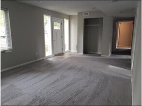 2106 SE Fairmount St in Minneapolis, MN - Building Photo - Building Photo