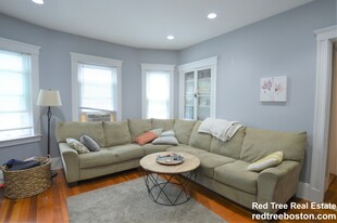 18 Hunnewell Ave, Unit 2 in Boston, MA - Building Photo