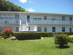 60 Kent E in West Palm Beach, FL - Building Photo - Building Photo