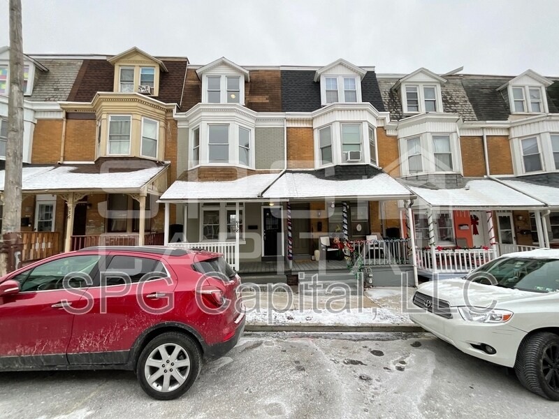 938 W College Ave in York, PA - Building Photo