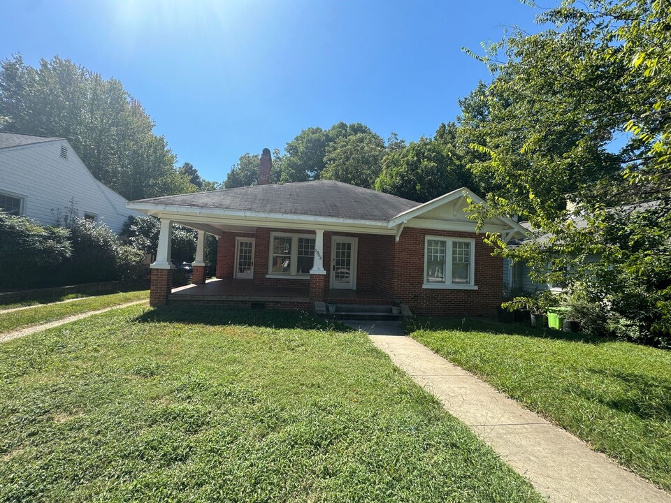 1909 Reaves Dr in Raleigh, NC - Foto de edificio