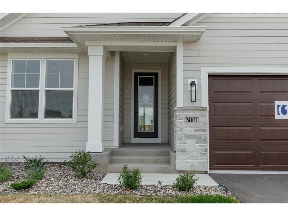 3801 Kokanee Ave N in Lake Elmo, MN - Building Photo