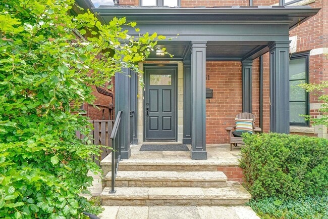 property at 461 Oriole Pkwy