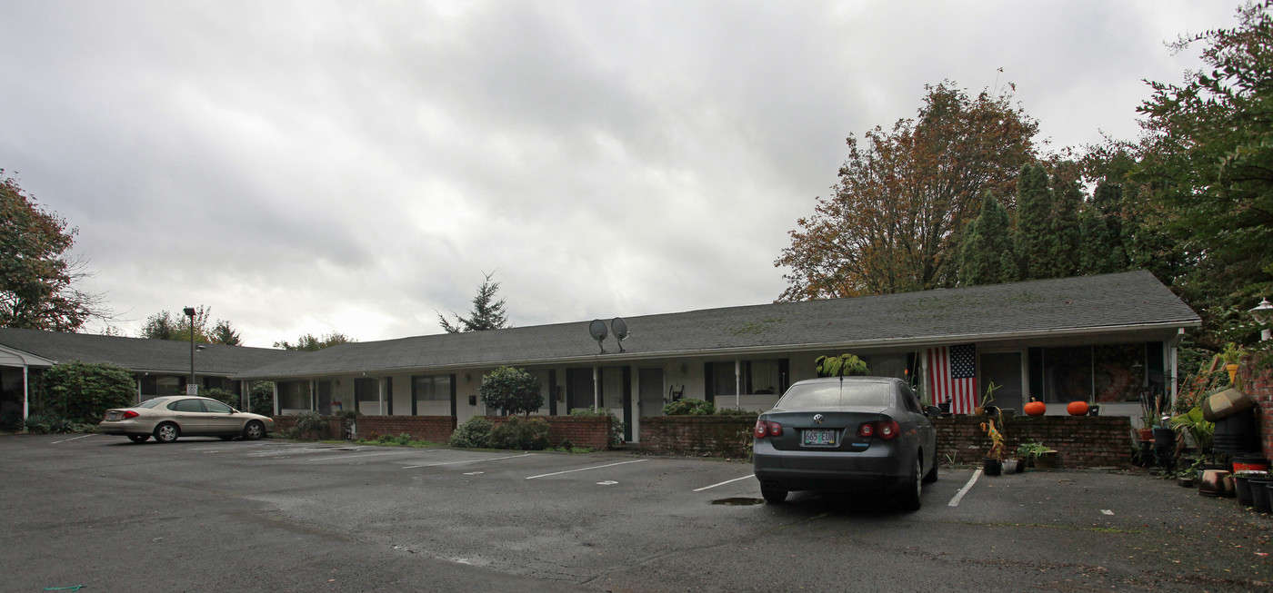 The Orleans in Milwaukie, OR - Building Photo