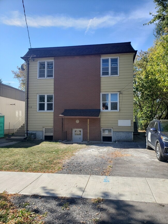 property at 712 Victoria St