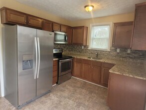 652 Ellen Rd in Newport News, VA - Building Photo - Building Photo