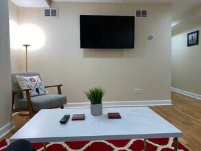 3600 S Giles Ave in Chicago, IL - Building Photo - Building Photo