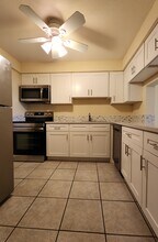 2306 S Cypress Bend Dr, Unit 318 in Pompano Beach, FL - Building Photo - Building Photo