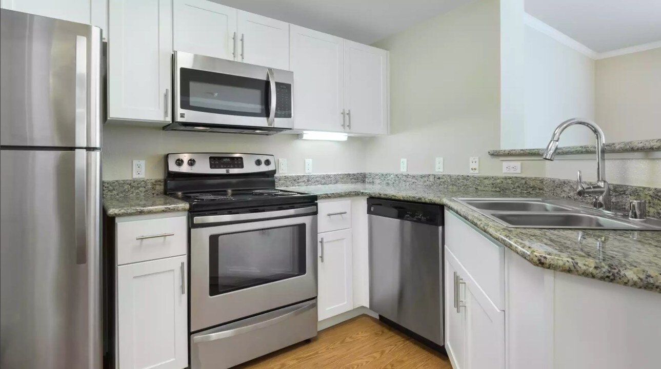 1020 Yates Way in San Mateo, CA - Building Photo