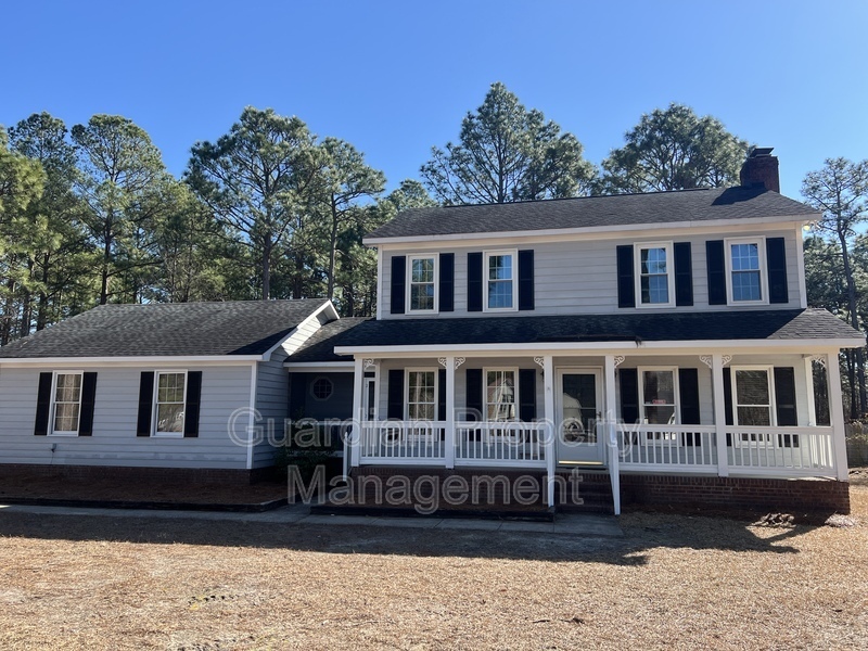 879 Foxcroft Dr in Fayetteville, NC - Foto de edificio