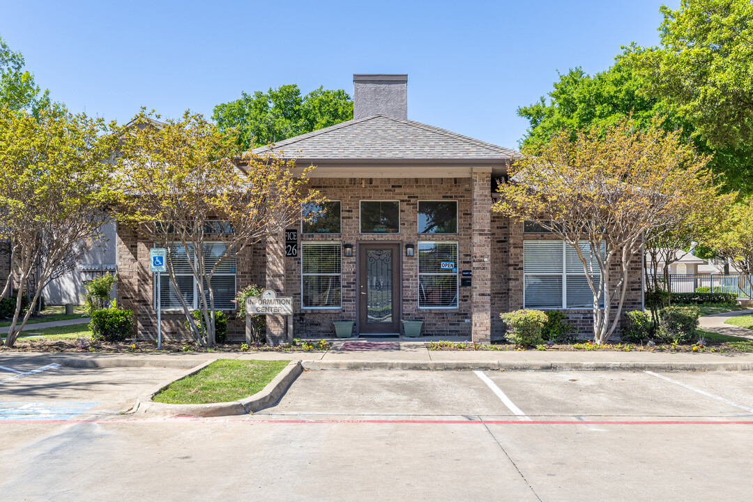 The Meadows in Garland, TX - Foto de edificio