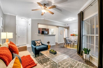 Hollister Place in Houston, TX - Building Photo - Building Photo