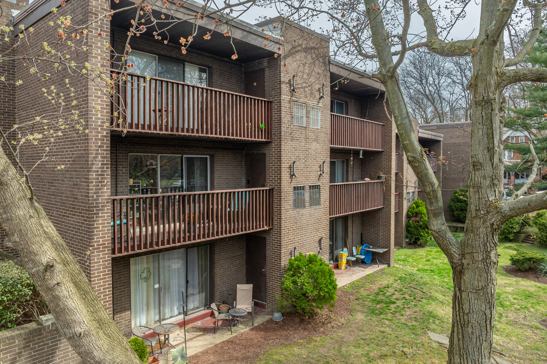 Village Square in Pittsburgh, PA - Foto de edificio