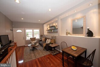 2025 Parrish St in Philadelphia, PA - Foto de edificio - Building Photo