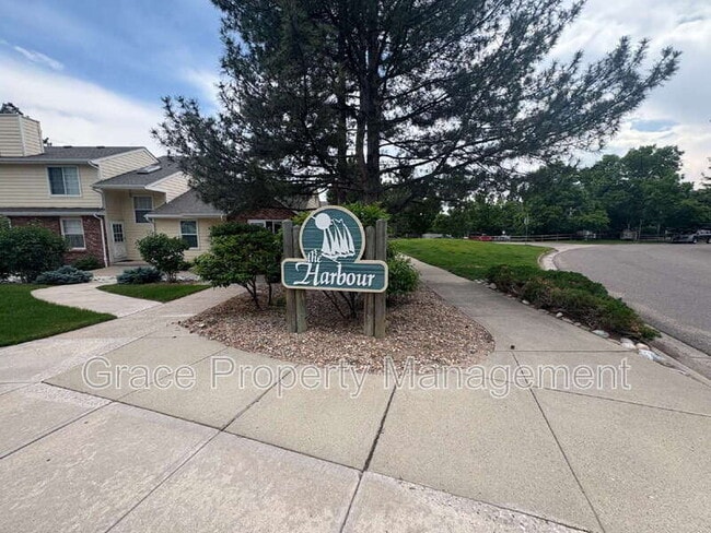 8340 S Upham Way in Littleton, CO - Building Photo - Building Photo
