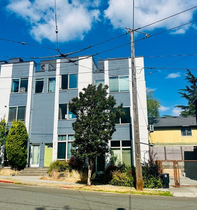 property at 2516 S Dearborn St