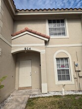 914 Summit Lake Dr in West Palm Beach, FL - Building Photo - Building Photo