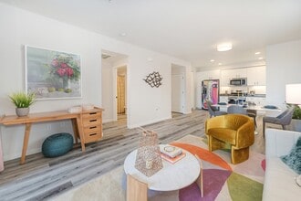 Sierra Gateway Apartments in Rocklin, CA - Foto de edificio - Building Photo