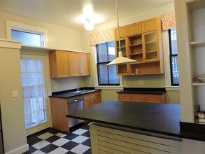 31 Athens St in Cambridge, MA - Building Photo - Building Photo