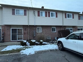 193 Surrey Ln in Canfield, OH - Building Photo - Building Photo